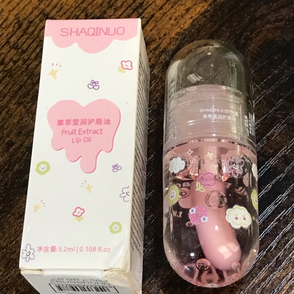 Pink Fruit Extract Lip Oil – Hydrating Lip Care